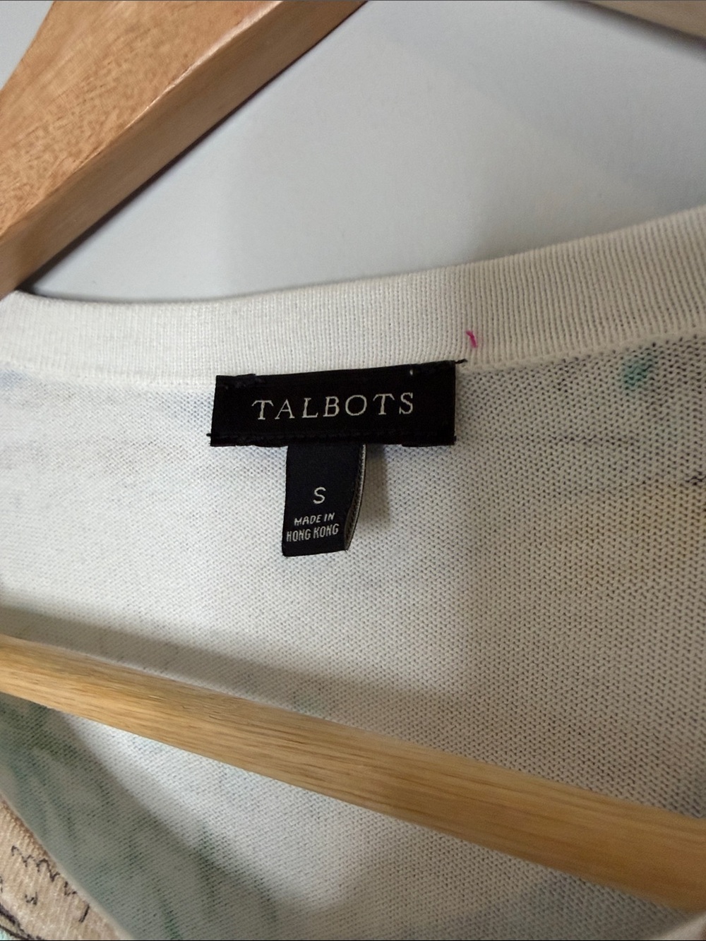 Talbots White Knit Top with Subtle Mint and Pink Accents in a Tropical Theme - Picture 2 of 9